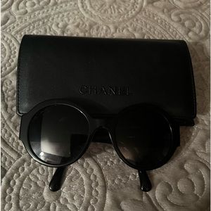 Beautiful Chanel sunglasses with case